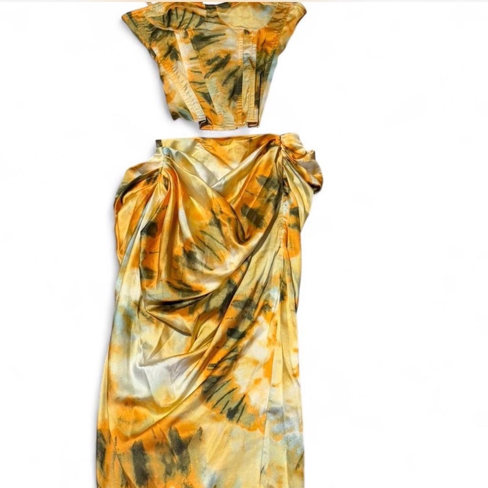 PrettyLittleThing Orange and Yellow Patterned Outfit